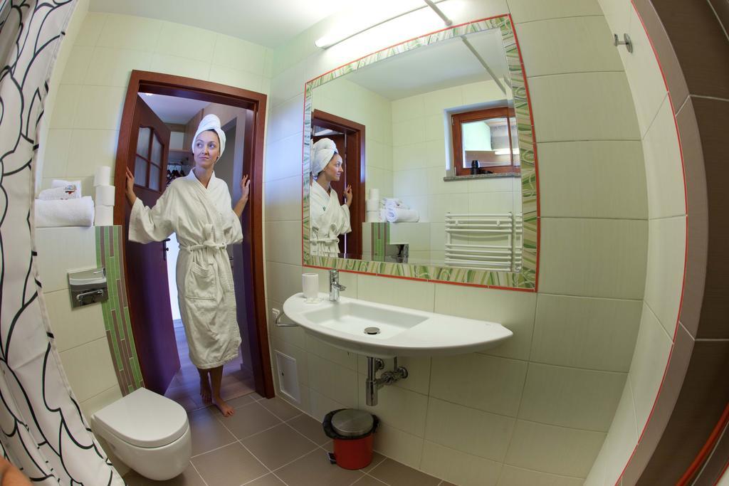 Aparthotel Gostar Jelenia Góra Pokój zdjęcie